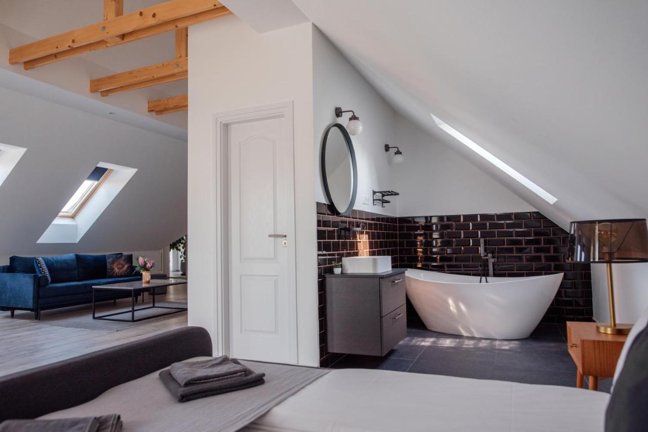 Apartment Style *