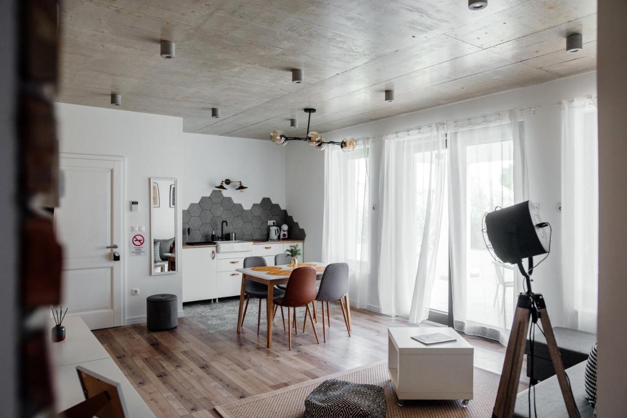 Apartment Style *