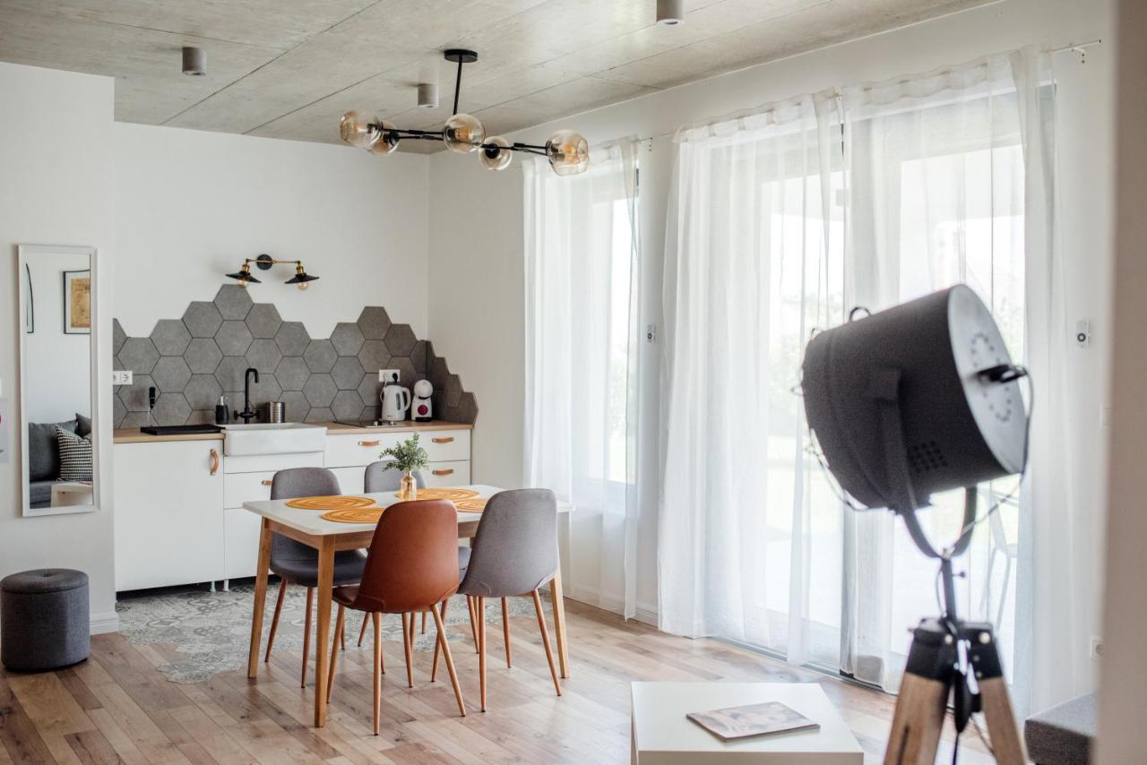 Apartment Style *